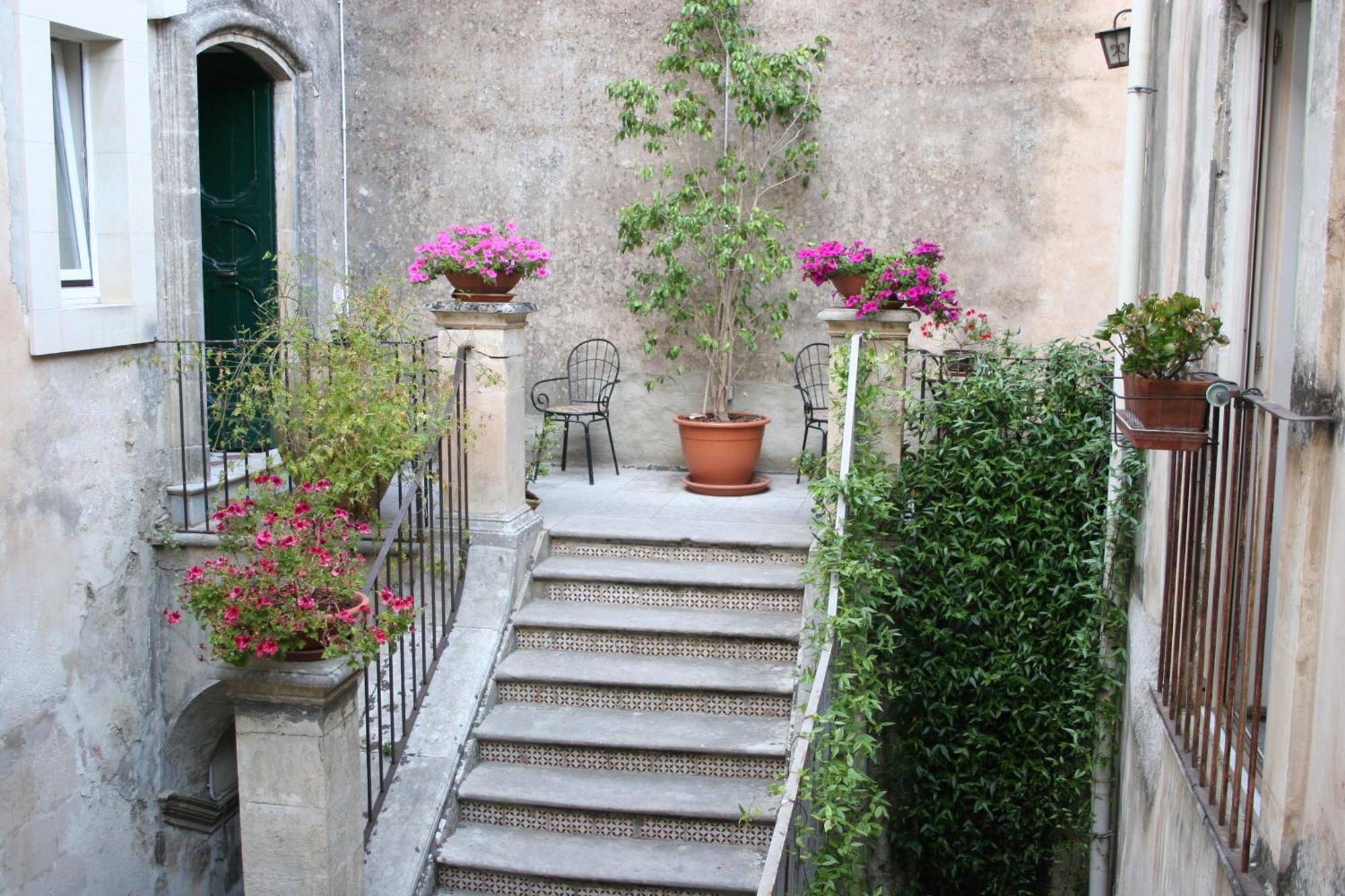 Palazzo Il Cavaliere B&B De Charme Modica Exteriör bild