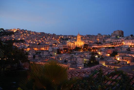 Palazzo Il Cavaliere B&B De Charme Modica Exteriör bild